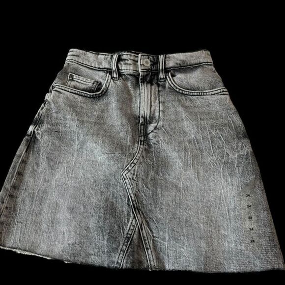 Guess NWT Walking Away Syria Denim Acid Wash Mini Skirt  Sz 24 - Picture 1 of 10